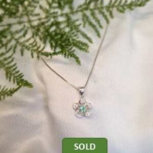 Collar Flor Esmeralda