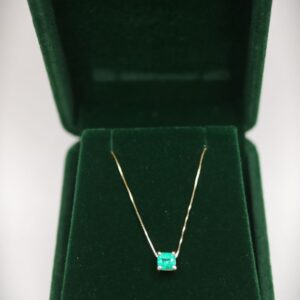 Collar Solitario talla cuadrada 5